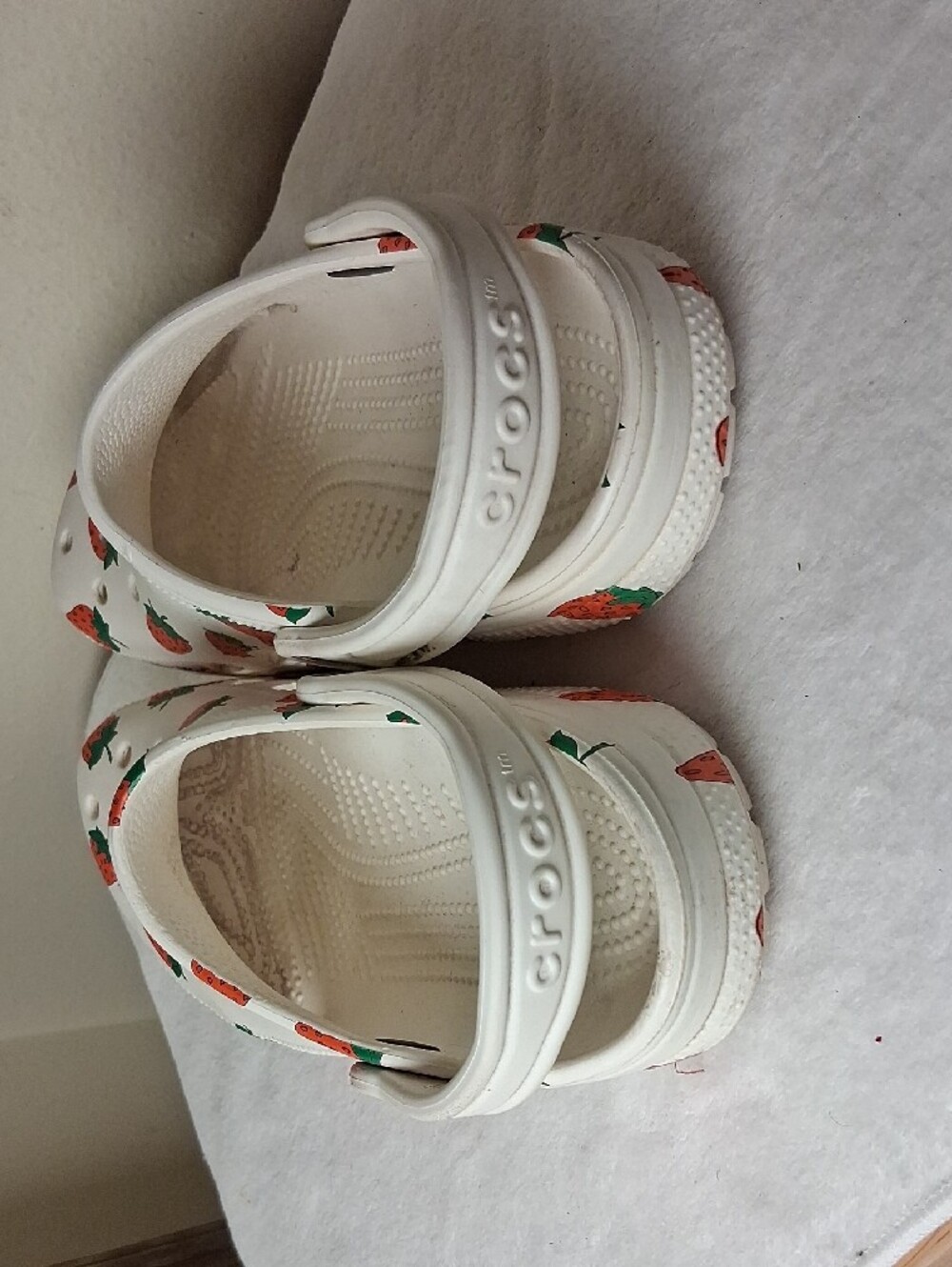 CROCS White Strawberry-Print Classic Clogs - Picture 3 of 8